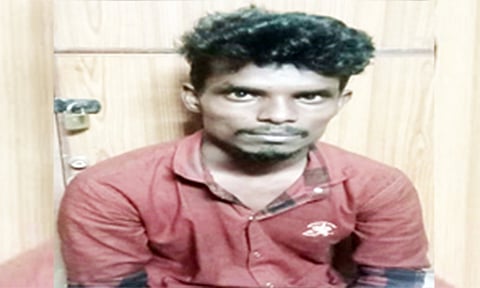 சித்தியை தலையில் தாக்கி தங்க நகைகளை பறித்த வாலிபர்