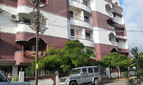 சேலத்தில் அரசு மருத்துவ கல்லூரி பேராசிரியர்கள் 3 பேர் வீட்டில் லஞ்ச ஒழிப்பு போலீசார் சோதனை