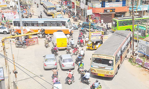 செட்டிகுளம்-பீச் ரோட்டில் போக்குவரத்து நெருக்கடி