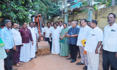 நாகர்கோவிலில் சாலையோரம் வாகனங்கள் நிறுத்துவதை தடுக்க பார்க்கிங் வசதி