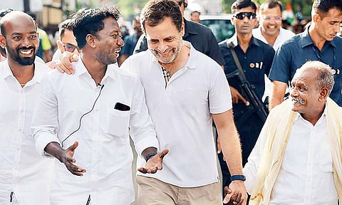 மீன் உணவை விரும்பி சாப்பிடும் ராகுல் காந்தி