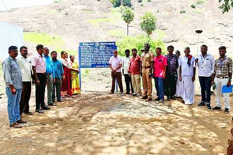 கோவிலுக்கு சொந்தமான இடம் மீட்டு ஒப்படைப்பு பணி நடைபெற்ற போது எடுத்த படம்.
