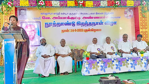 நூற்றாண்டு விழாவில் பேரசிரியர் பர்வீன் சுல்தானா பேசினார்.