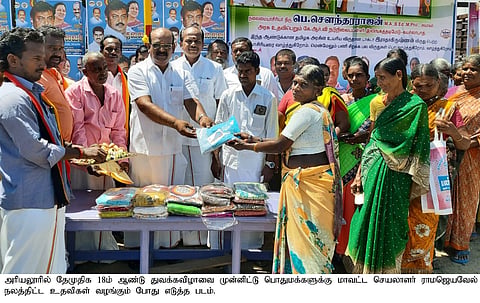 பொதுமக்களுக்கு நலத்திட்ட உதவிகள்