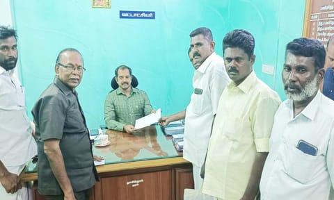 தாசில்தார் கண்ணனிடம் செம்பூர் பொதுமக்கள்ரெயில்வே பாதை சம்பந்தமாக மனு வழங்கியபோது எடுத்தபடம்.