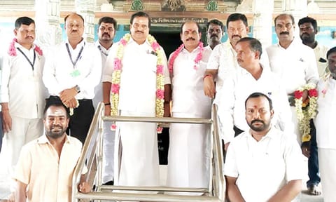 சீர்காழிக்கு வருகை புரிந்த ரெயில் பயணிகள் நல குழு உறுப்பினர்கள்.