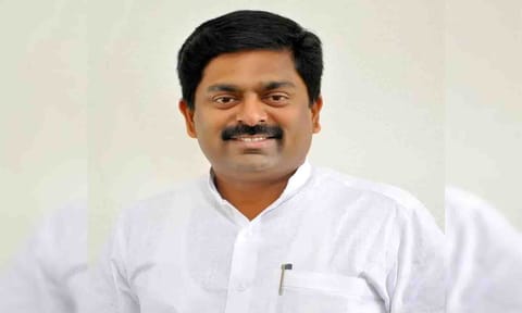மேயர் தினேஷ்குமார்.