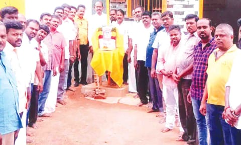 நிகழ்ச்சியில் பங்கேற்றவர்கள்.