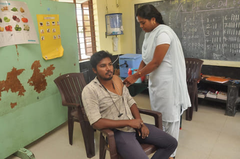1,597 மையங்களில் கொரோனா தடுப்பூசி முகாம் தொடங்கியது