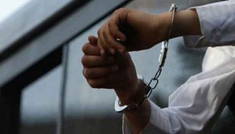 கட்டிட தொழிலாளியை கொல்ல முயன்ற 3 பேர் கைது