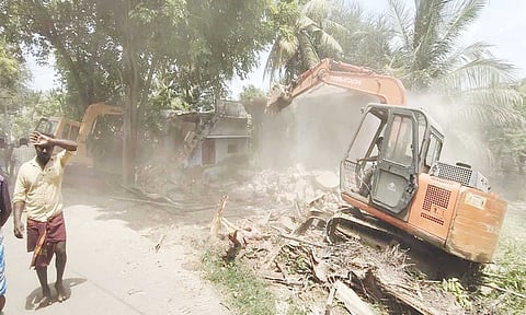 வடக்குதாமரைகுளத்தில் ஆக்கிரமிப்பு வீடுகள் இடித்து அகற்றம்