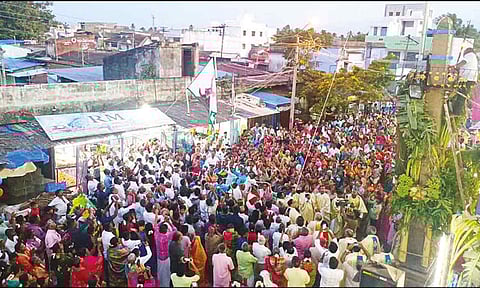 தென்காசி புனித மிக்கேல் அதிதூதர் ஆலய திருவிழா கொடியேற்றத்துடன் தொடங்கியது