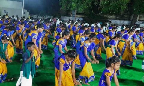 வள்ளி கும்மியாட்டம் கலைநிகழ்ச்சி நடந்த காட்சி.