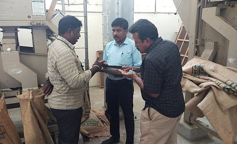 விதைச்சான்று உதவி இயக்குநர் ஆய்வு