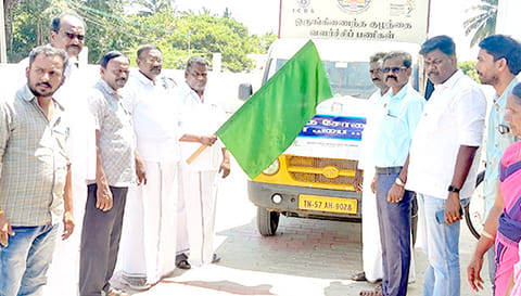 ஊட்டச்சத்து விழிப்புணர்வு வாகன பிரச்சார பயணத்தை ஒன்றிய குழு தலைவர் கமலா அன்பழகன் கொடியசைத்து தொடக்கி வைத்தார்.