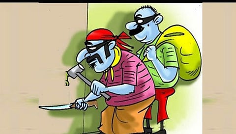 கடையம் அருகே பெட்டிக்கடையை  உடைத்து கொள்ளை