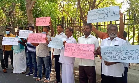 சட்டசபை முன்பு திரண்ட எம்.எல்.ஏ. ஆதரவாளர்கள்.