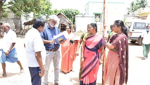 தேவண்ணக்கவுண்டனுார் ஊராட்சி எம்ஜிஆர் நகரில் உள்ள அங்கன்வாடி மையத்தில் ஆர்.டி.ஓ. சௌம்யா ஆய்வு செய்தார். அவருடன், ஆணையாளர் ராஜகணேஷ், பி.டி.ஓ., முத்து உள்ளனர்.