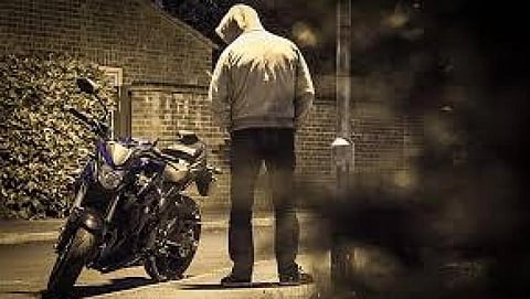 வாகன திருடர்களை பிடிக்க நடவடிக்கை எடுக்க வேண்டும்