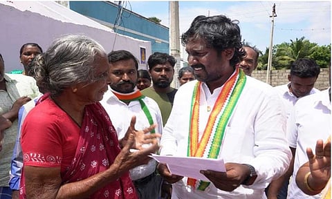 கன்னியாகுமரி பேரூராட்சி பகுதிகளில் விஜய்வசந்த் எம்.பி. மக்களிடம் குறைகள் கேட்டார்