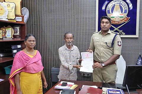 நிலத்திற்கான பத்திரத்தை மாவட்ட போலீஸ் சூப்பிரண்டு கிருஷ்ணராஜ் உரியவர்களிடம் ஒப்படைத்தார்.