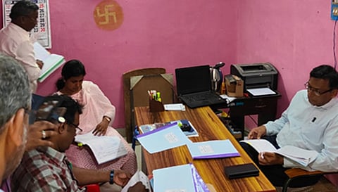 வாழப்பாடி கிராம நிர்வாக அலுவலகத்தை ஆய்வு செய்த, சேலம் மாவட்ட ஆட்சியர் செ.கார்வேகம்.