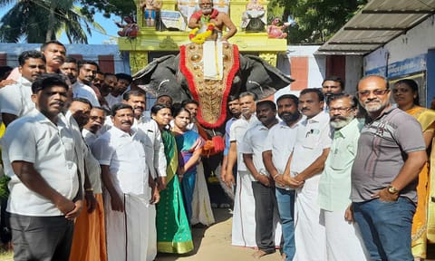 கன்னியாகுமரி பகவதி அம்மன் அபிேஷகத்துக்குரிய புனித நீர் வெள்ளிக்குடத்தில் யானை மீது வைத்து ஊர்வலம்