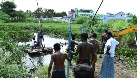 &nbsp;ஆகாயத்தாமரைகள் மற்றும் முட்புதர்களை அகற்றிய போது எடுத்த படம்.