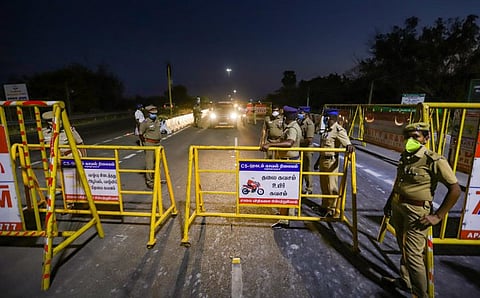 தமிழக-கேரள எல்லையில் போலீசார் தீவிர கண்காணிப்பு