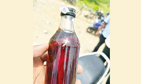 மதுபாட்டிலில் புழு