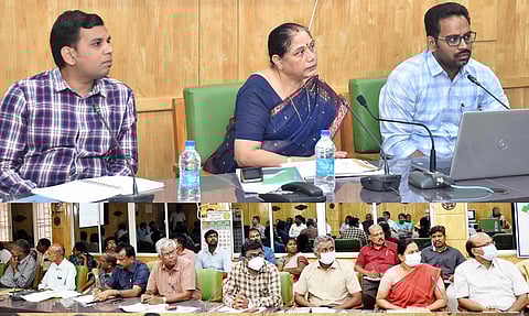 விருதுநகர் மாவட்டத்தில் ஜல் சக்தி அபியான் திட்டத்தின் கீழ் மழைநீர் சேகரிப்பு தொடர்பாக மத்திய அரசின் பொறுப்பு அதிகாரி ஜெயா தலைமையில் ஆய்வு கூட்டம் நடந்தது. அருகில் கலெக்டர் மேகநாதரெட்டி உள்ளார்.