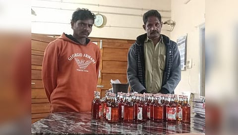 மது பாட்டில்கள் விற்பனை செய்தவர்கள்.