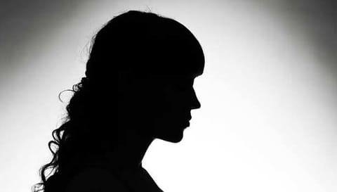 கோவையில் கணவருக்கு தெரியாமல் பல ஆண்களுடன் உல்லாசமாக இருந்த இளம்பெண்