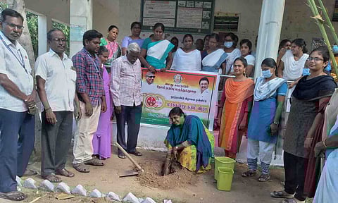 மரக்கன்று நடும் விழா நடைபெற்ற காட்சி.