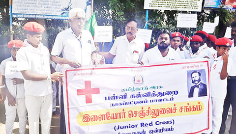 சுற்றுச்சூழல் விழிப்புணர்வு பேரணி நடந்தது.