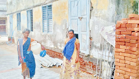 பழுதான பள்ளி கட்டிடம்.