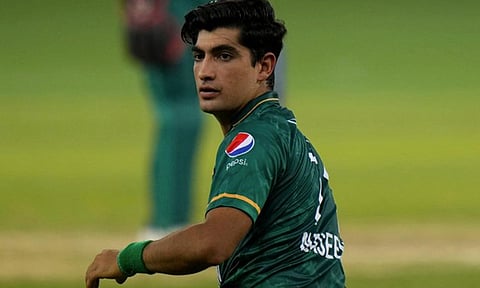 பாகிஸ்தான் வேகப்பந்து வீச்சாளர் நசீம் ஷாவுக்கு கொரோனா பாதிப்பு