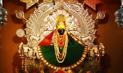 திருப்பதி தேவஸ்தானம் சார்பில் கோல்காபூர் மகாலட்சுமிக்கு பட்டு வஸ்திரம் சமர்ப்பணம்