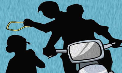 நித்திரவிளையில் ஆசிரியையிடம் நகை பறிப்பு