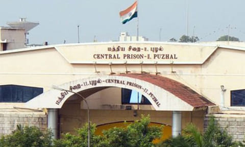 புழல் சிறையில் கைதியிடம் செல்போன் பறிமுதல்