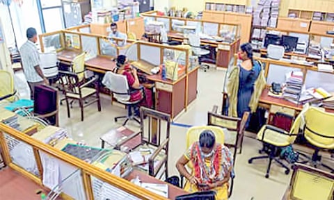 கல்வித்துறை அலுவலக பணியாளர்களுக்கு கலந்தாய்வு
