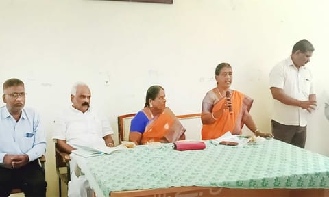 கவுன்சிலர்கள் கூட்டம் ஊராட்சி ஒன்றியக்குழு தலைவர் ரெஜினாநாயகம் தலைமையில் நடைபெற்றது.