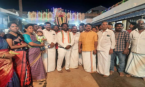 பகவதி அம்மன் வெள்ளிக் காமதேனு வாகனத்தில் பவனி
