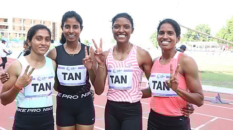 தேசிய விளையாட்டுப் போட்டியில் 4x400 மீட்டர் தொடர் ஓட்டத்தில் தங்கப் பதக்கம் பெற்ற தமிழக வீராங்கனைகளை படத்தில் காணலாம்.