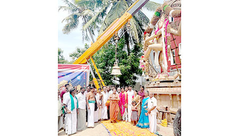 ஐம்பொன் நடராஜர் சிலையை திருவாவடுதுறை ஆதீனம் 24-வது குருமகாசன்னிதானம் ஸ்ரீலஸ்ரீ அம்பலவாண தேசிக பரமாச்சாரிய சுவாமிகள் தரிசனம் செய்தார்.