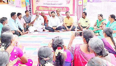 கிராம சபை கூட்டத்தில் ஷாநவாஸ் எம்.எல்.ஏ. உள்பட பலர் கலந்து கொண்டனர்.