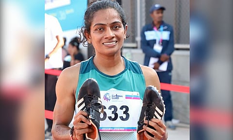 200 மீட்டர் ஓட்டத்தில் சாதனை படைத்த அர்ச்சனா