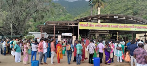 மருதமலை சுப்பிரமணிய சுவாமி கோவிலில் மகிஷாசுரன் வதம் செய்யும் நிகழ்ச்சி