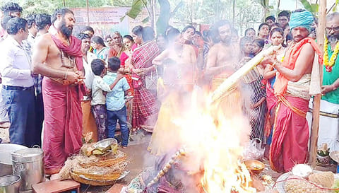 மகா சண்டியாகம் நடைபெற்றது.