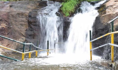 கும்பக்கரை அருவி (கோப்பு படம்)